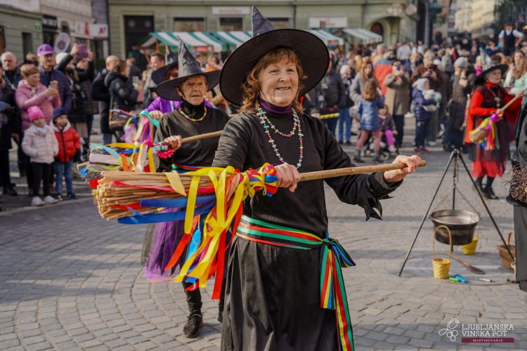 DANCE GROUP MAVRICE